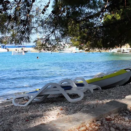 And By The Sea - 6839 Pensionat 3*