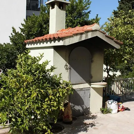 Guest house And By The Sea - 6839 Makarska