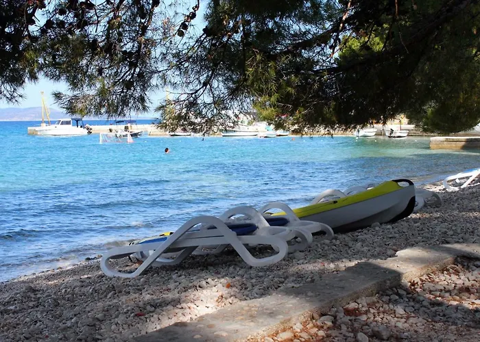 And By The Sea - 6839 Pensionat 3*