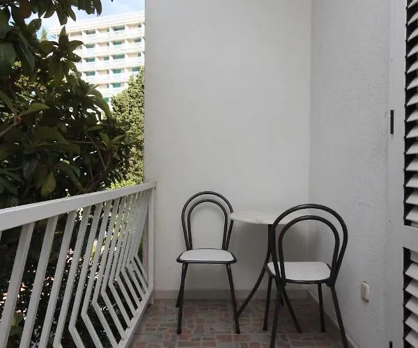 And By The Sea - 6839 3* Макарська