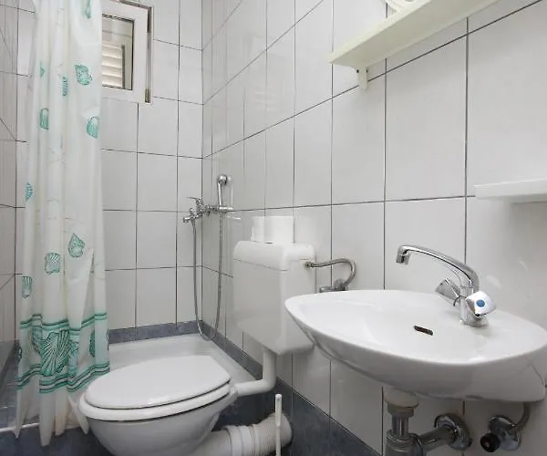 And By The Sea - 6839 3* Макарська