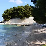 And By The Sea - 6839 Maison d'hôtes 3*